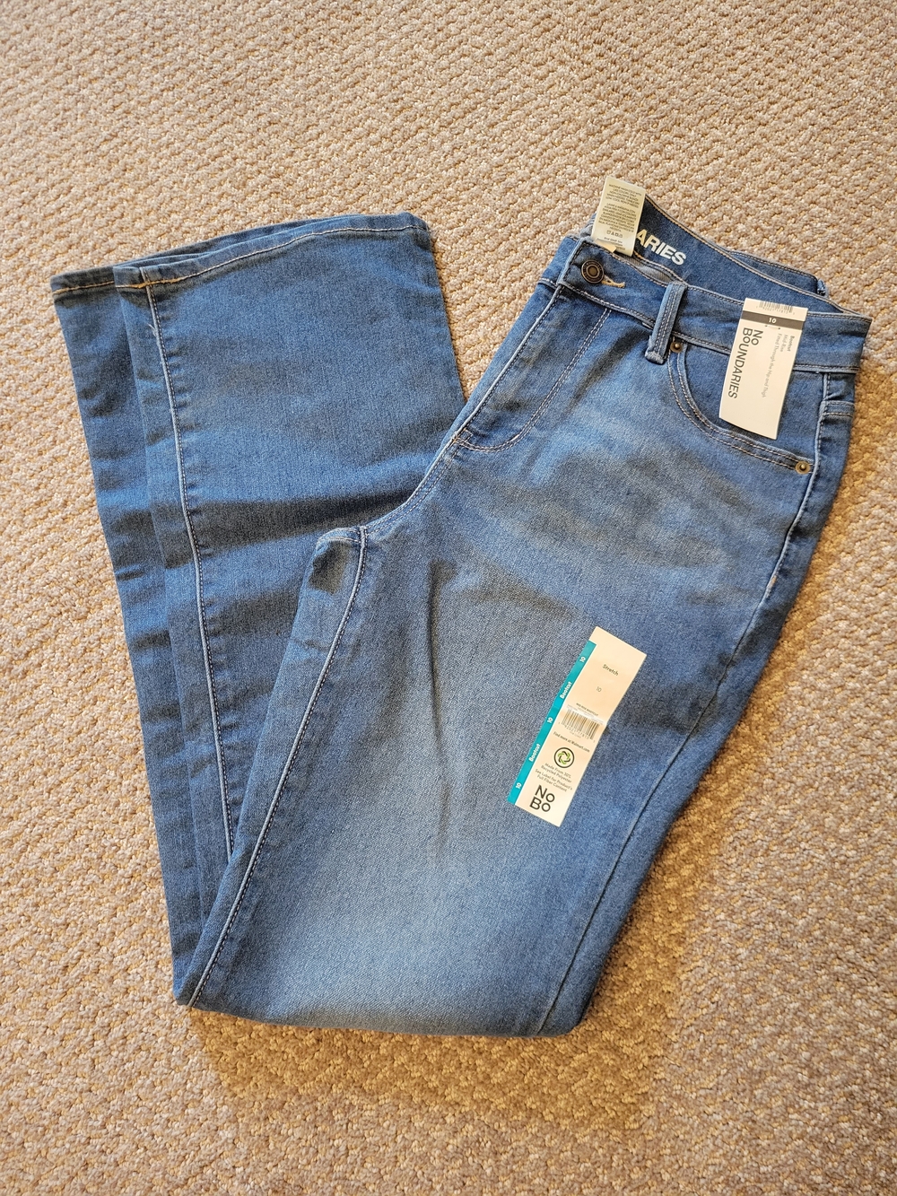 No Boundaries Women’s Medium Blue Straight-Leg Jeans